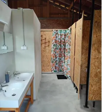 3 Rivers Beehive On A Farm Camping *