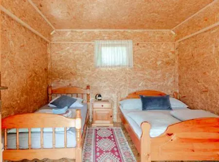 Beehive On A Farm רדובליצ'ה